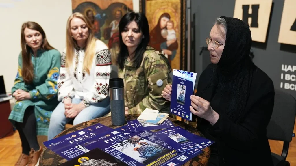 Івано‑Франківські родини загиблих представили у Ватикані та Тоді монументальну «П’єту» на честь полеглих і полонених