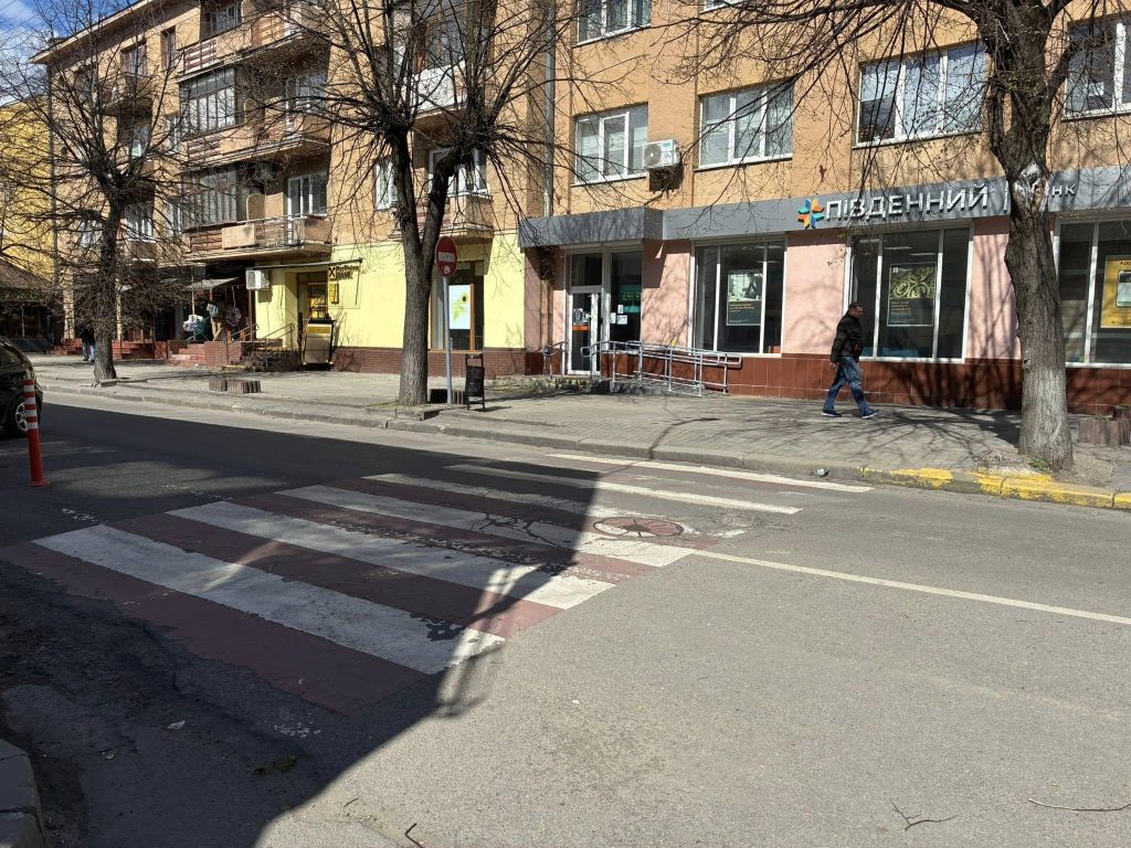 У Франківську планують піднятий пішохідний перехід і озеленення вулиці Грушевського для безпеки та комфорту мешканців