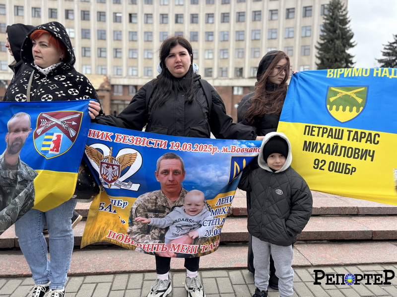 В Івано‑Франківську посвятили портрети зниклих та полонених захисників на Алеї віри та надії
